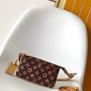 p500•Monogram Origine Lin pattern•Coated canvas•Cowhide leather trim•Fabric lining•Metal hardware•Zipper closure•Removable address tag•Shoulder strap: Removable, non-adjustable•Strap length: 25.0 cm